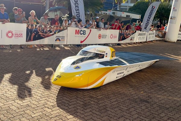 Team Sonnenwagen Aachen startete beim World Solar Challenge in der Pole Position. - © Lloyd Jones/AAP/dpa