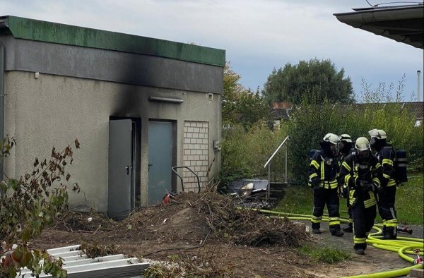 In dem alten Umspannungswerk hat Unrat gebrannt. - © Feuerwehr Detmold