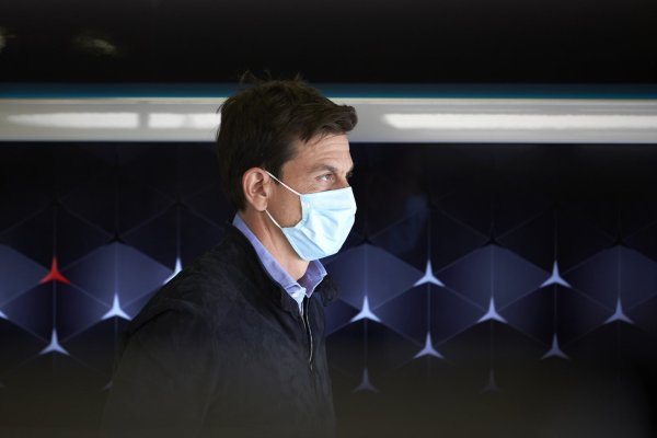 Maskenpflicht - © Foto: Steve Etherington/Mercedes-Benz Grand Prix Ltd./dpa