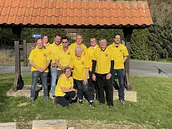 Das aktuelle Vorstandsfoto zeigt (hinten, von links) Rolf Uhlenbrok (Beisitzer), Alexandra Domack (Social Media), Nils Domack (Presse und Öffentlichkeit), Bernd Brüggemeier (Grillhütte), Martin Grenner (erster Vorsitzender) Jürgen Grimm (Beisitzer), Heinz Lübbecke, (zweiter Vorsitzender), Carsten Lange (Beisitzer), sowie (vorne, von links) Renate Schirrmacher (Kassiererin) und Marianne Winter (Schriftführerin). - © Heimatverein Hillentrup