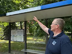 Auch vor den neuen Buswartehäuschen machen die Sprayer keinen Halt. - © Christian Bröder