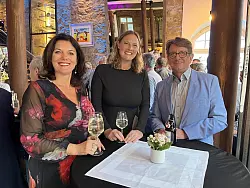 Dr. Marika Thiersch (Mitte) mit den Fraktionsvorsitzenden Jörg Thelaner und Renate Hartmann bei der Wahlparty der CDU im "Gothland". - © Jana Beckmann