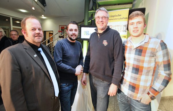 Neulinge beim Finale: (von links) Michael Betke und Steven Hengstler von der SG Berlebeck-H. sowie Gerd Zachert und Jannik von Heiden vom TSV Kirchheide. - © Gerstendorf-Welle