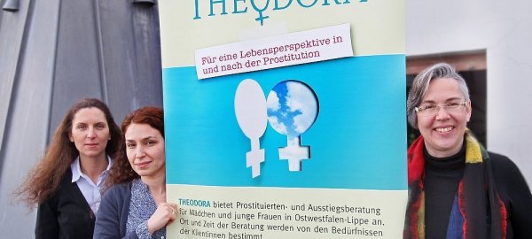 Geben Frauen eine berufliche Perspektive nach der Prostitution: Petya Bozhkova (v. l.), Christina Gergovska und Birgit Reiche engagieren sich in der Beratungsstelle „Theodora“ .  - © Frank-Michael Kiel-Steinkamp