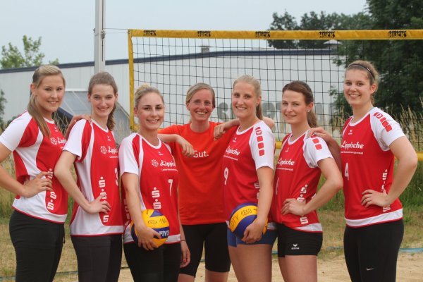 Neue Gesichter: Trainerin Barbara Reineke (Mitte) mit (von links) Jana Schneck, Monja Jochmann, Larissa Abel, Dana Reisenberger, Gina Krause und Anne Horstmann. - © Sebastian Lucas