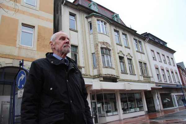 Sorgt sich um den Denkmalschutz: Hans Dieter Meier von der Bürgeraktion Stadtsanierung Detmold setzt sich für die Eintragung des Hauses Klamp in die Denkmalliste ein. - © Wolfgang Becker
