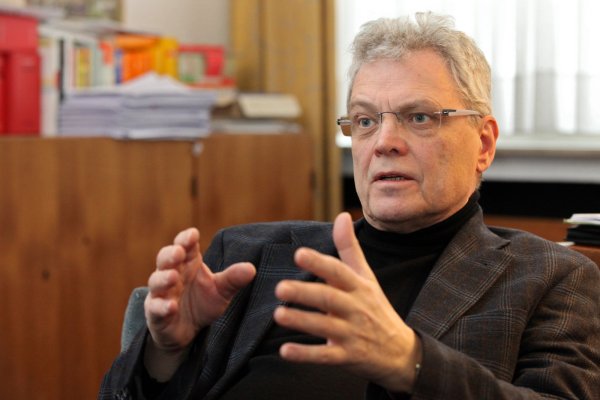 Kenner der lippischen Szene: Eberhard Block. Der Horn-Bad Meinberger Bürgermeister ist überzeugt, dass Lippe nicht auf ewige Zeiten eine Sonderstellung in Nordrhein-Westfalen fordern kann. - © Bernhard Preuss