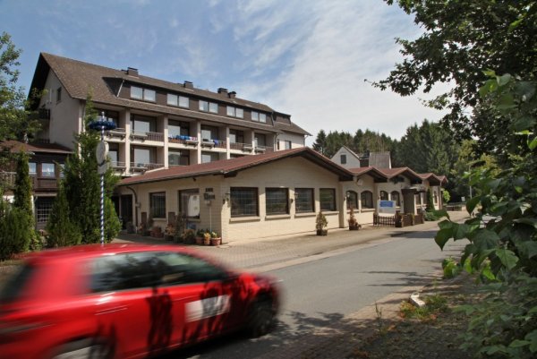 Wird Flüchtlingsunterkunft: das frühere Hotel zur Linde im Horn-Bad Meinberger Ortsteil Billerbeck. - © Bernhard Preuss
