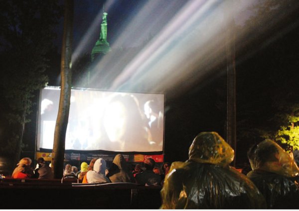 Auf zum Hermann: Am Denkmal gibts Kino. - © Archiv