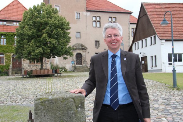 Hat sich für die Umgestaltung des Burgplatzes in Horn stark gemacht: SPD-Bürgermeisterkandidat Matthias Engel. - © Cordula Gröne