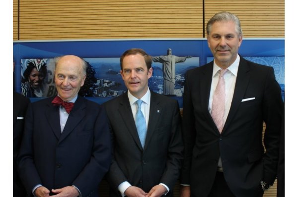 Neuer Mann im IHC: Michael Böllhoff (Mitte) - © Archivfoto: IHK