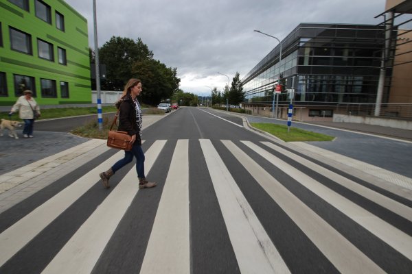 Platz für Autos: Die neue Bunsenstraße kann noch mehr Verkehr vertragen – eine Sperrung der Liebigstraße würde dies bringen. - © Jens Rademacher