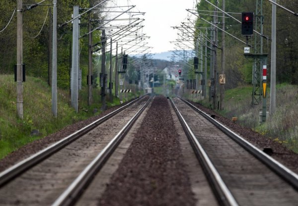 Die GDL will sechs Tage im Personenverkehr streiken. - © dpa