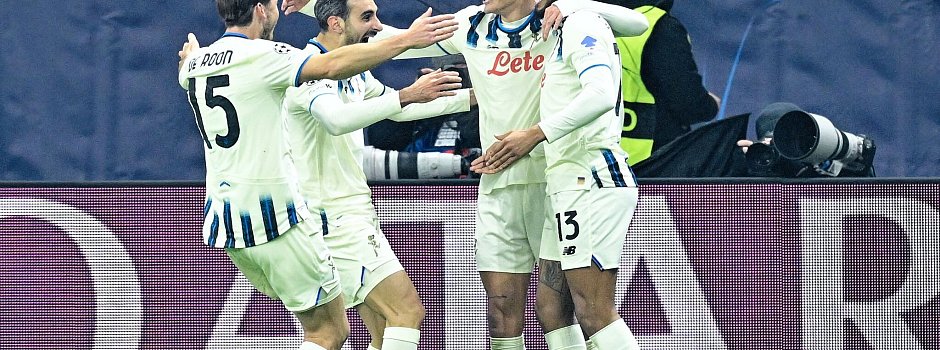 Bild zu Fußball-K.o. in sechs Minuten: Eintracht verliert 0:3