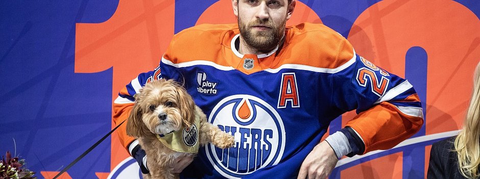 Bild zu Mit Hund und Familie: Oilers ehren Draisaitl f&uuml;r 1000 Punkte