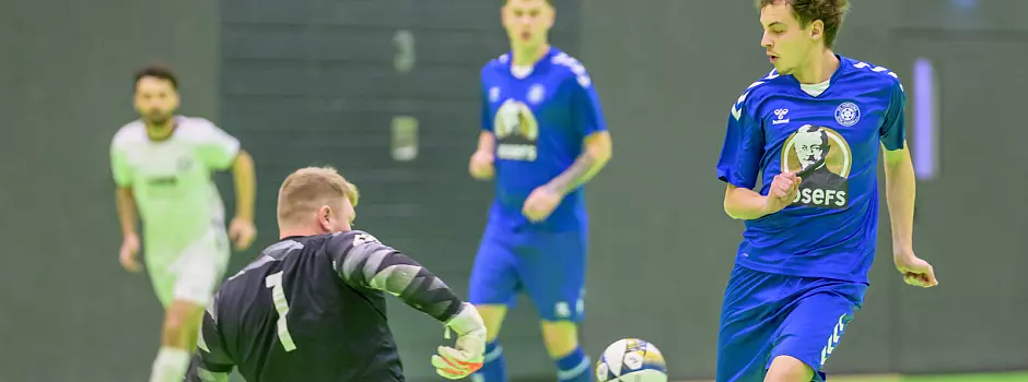 Bild zu Trikotpanne, Protest, Galerie-Tor: Viel Spektakel zum Start des LZ-Cups