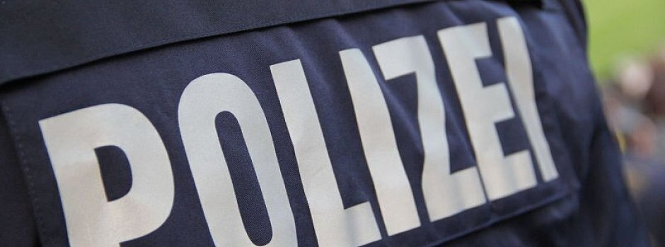 Bild zu Herforder geht auf dem Bielefelder Kesselbrink mit einem Fleischerbeil auf zehn Gegner los