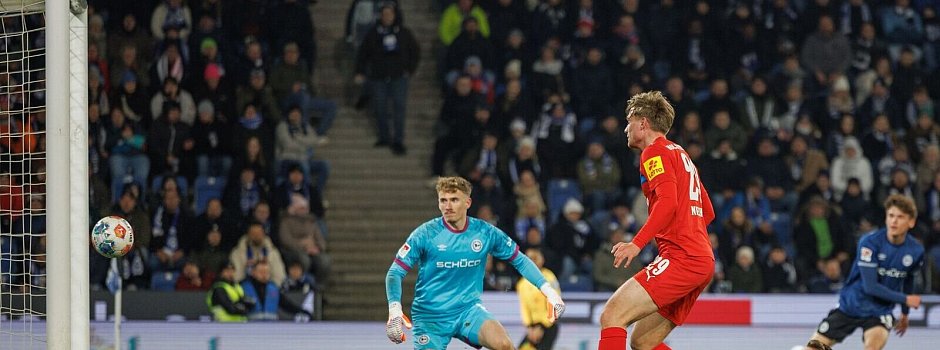 Bild zu 2:2 zwischen Bielefeld und Kiel: Beide Serien gehen weiter