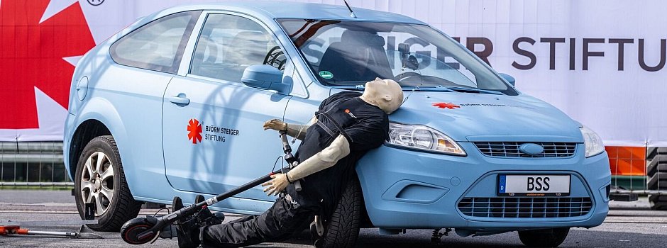 Bild zu Gefahr auf dem E-Scooter: Forscher fordert Altersgrenze