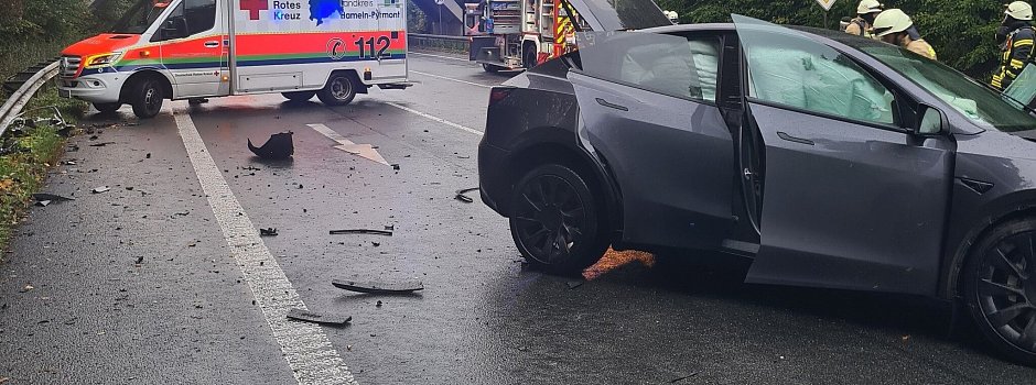 Bild zu Zwei Schwerverletzte bei Unfall auf der Extertalstraße