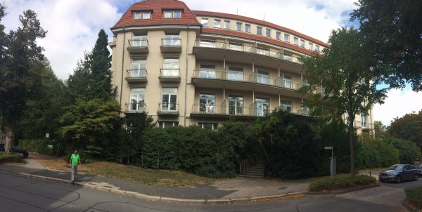 Steht seit mehr als zehn Jahren leer: der ehemalige Fürstenhof an der Parkstraße/Ecke Sophienstraße. Zuletzt wurde das große Gebäude als Therapie-Abteilung der Klinik am Kurpark genutzt, die vor vier Jahren abgerissen wurde. - © Thomas Reineke