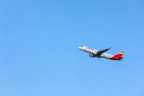 Der ungewöhnliche Zwischenfall ereignete sich während eines Iberia-Fluges. (Symbolbild) - © Bodo Marks/dpa