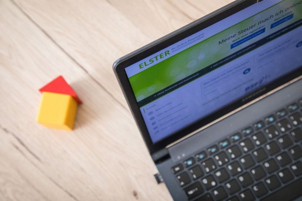 Noch schnell aktiv werden: Am 31. Januar endet die Abgabefrist für die Grundsteuererklärung. - © Christin Klose/dpa-tmn