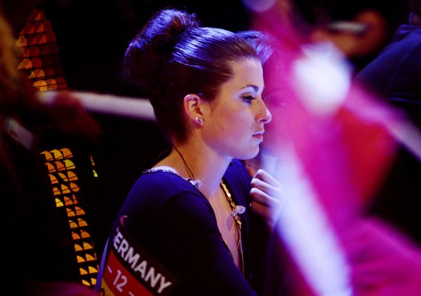 Ann Sophie am ESC-Abend - © Julian Stratenschulte/dpa