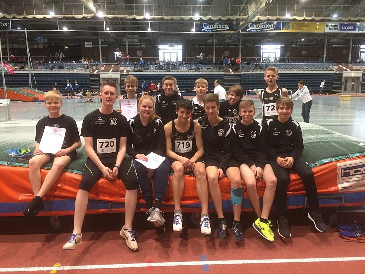 Mit Urkunden und viel Spaß: Bei diversen Sportfesten – drinnen wie draußen – gehen LG-Athleten an den Start. - © Privat