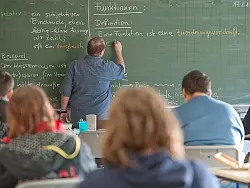 Qualit&auml;tssicherung ist nur mit zus&auml;tzlichem Personal m&ouml;glich. - &copy; FOTO: DPA