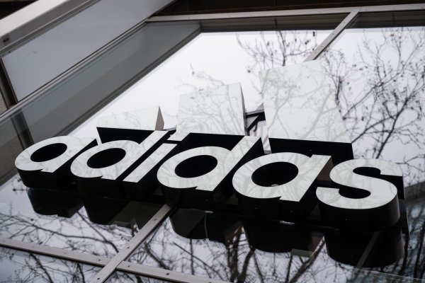 Der weltweit zweitgrößte Sportartikelhersteller Adidas ist zurück auf Wachstumskurs. (Archivbild) - © Christophe Gateau/dpa
