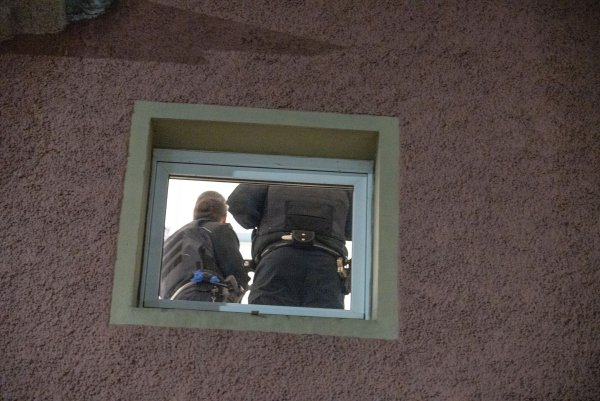 Die Ermittler haben die Wohnung des Tatverdächtigen durchsucht. - © Ferdinand Merzbach/NEWS5/dpa