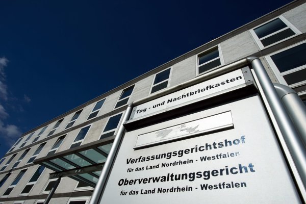 Rund 100.000 Klagen in Asylverfahren gingen 2024 bei Verwaltungsgerichten ein. (Archivbild) - © Bernd Thissen/dpa