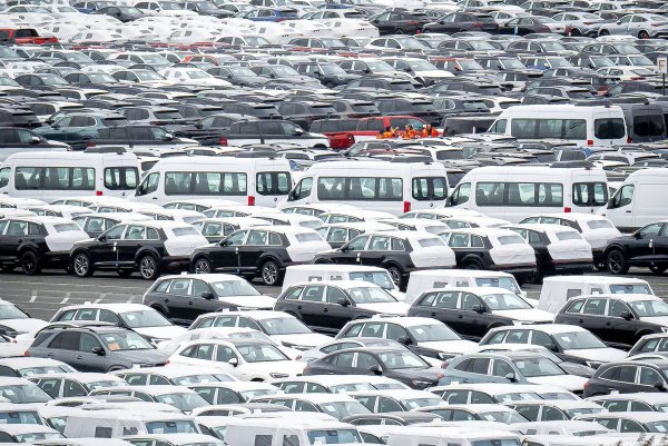 Die EU-Kommission hat einen Aktionsplan für die Autoindustrie präsentiert. (Archivbild) - © Sina Schuldt/dpa