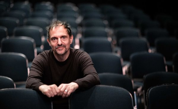 Intendant Olaf Kröck stellt die renommierten Ruhrfestspiele in diesem Jahr unter das Motto «Zweifel und Zusammenhalt». (Archivbild) - © Fabian Strauch/dpa