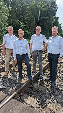 Die Bürgermeister Frank Meier (Extertal, von links), Borris Ortmeier (Barntrup), Markus Baier (Lemgo) und Friso Veldink (Dörentrup) machen sich nach den klaren Worten aus Düsseldorf dafür stark, mit allen Beteiligten ein Zukunftskonzept für den Klinikums-Standort Lemgo zu entwickeln. - © Stadt Lemgo