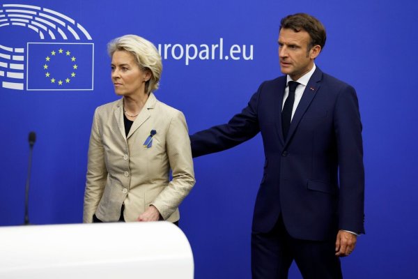 - © Jean-Francois Badias/AP/dpa