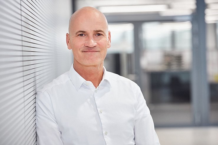 Andreas Rau ist der Vorstand der neuen Phoenix Contact E-Mobility Holding SE in Schieder. - © Phoenix Contact