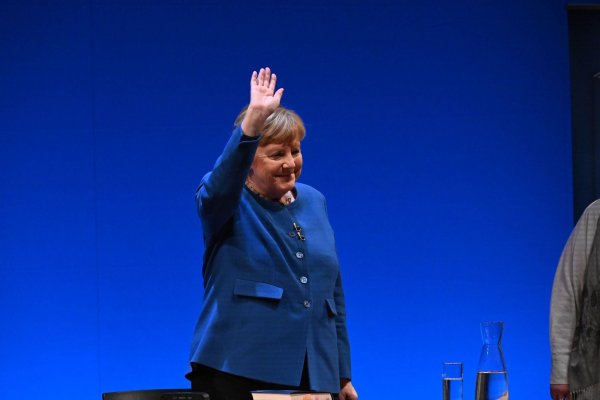 Ex-Kanzlerin Angela Merkel hat gut einen Monat vor der Bundestagswahl am 18. Januar einen großen Auftritt bei der CDU NRW. - © Stefan Sauer/dpa