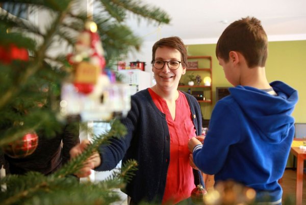 Für entspannte Weihnachtstage: Feste Rituale schaffen Sicherheit, Ruhe und Struktur. - © Mascha Brichta/dpa-tmn