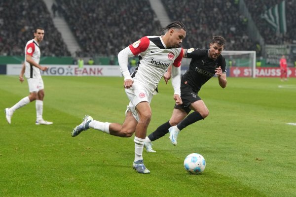 Nnamdi Collins fühlt sich bei Eintracht Frankfurt wesentlich wohler als bei seinem Ex-Verein Borussia Dortmund. - © Thomas Frey/dpa
