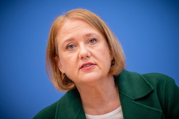 Frauenministerin Paus will den Besitz von Gewaltdarstellungen strafbar machen. (Archivbild) - © Michael Kappeler/dpa
