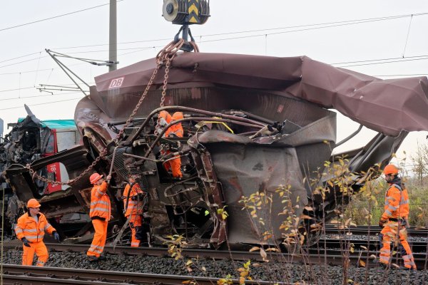 Nach dem Güterzug-Unfall bei Kerpen ist die beschädigte Strecke wieder komplett befahrbar. (Archivbild) - © Henning Kaiser/dpa