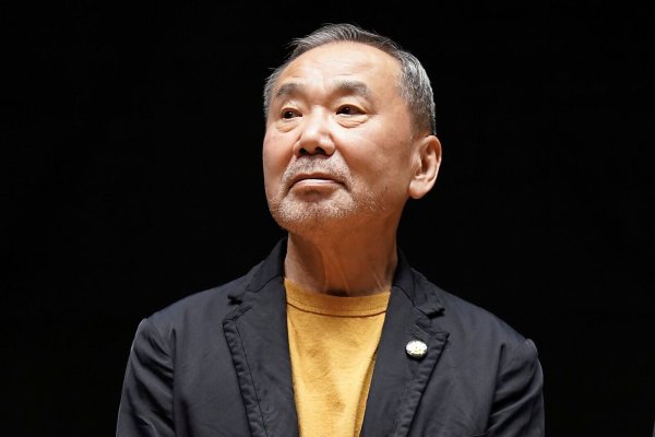 Bestsellerautor Haruki Murakami gehört seit Jahren zu den Anwärtern auf den Literaturnobelpreis. - © Eugene Hoshiko/AP/dpa