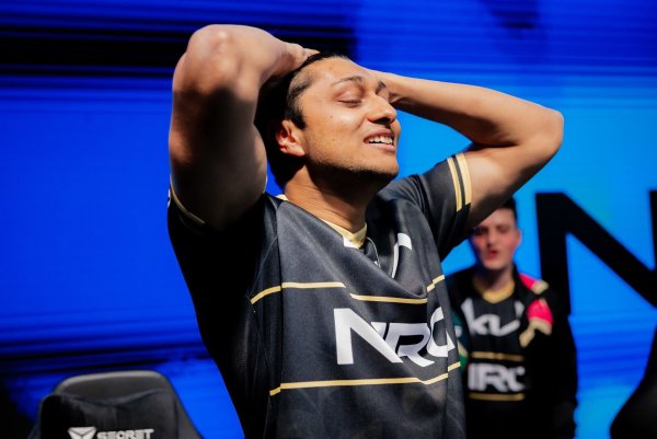 NRG wurde nach dem klaren Sieg gegen G2 bei der LoL-WM von Emotionen überwältigt. - © Riot Games