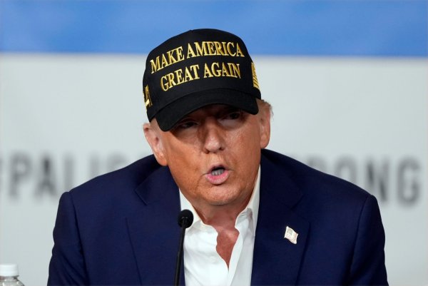 Trump ordnet Stopp von Auslandshilfen an. - © Mark Schiefelbein/AP/dpa