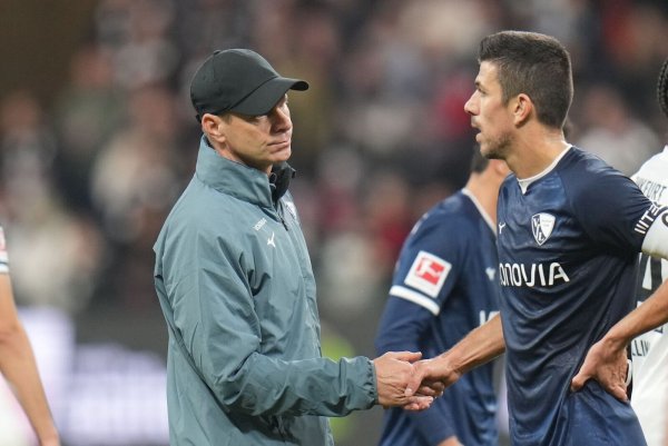 Nach dem 2:7 bei Eintracht Frankfurt hat Bochums Interimstrainer Markus Feldhoff Selbstkritik geübt. - © Thomas Frey/dpa