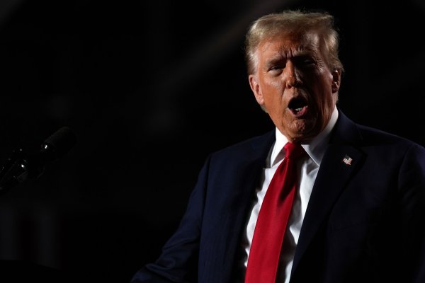 Trump ist für seine aggressive Rhetorik bekannt. (Archivbild) - © Julia Demaree Nikhinson/AP/dpa
