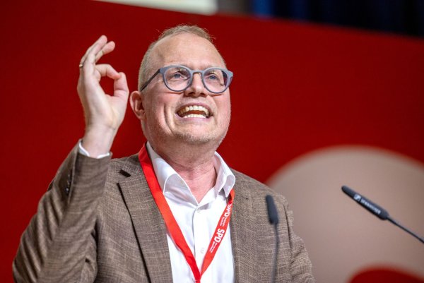 Der nordrhein-westfälische Oppositionsführer Jochen Ott sieht dringenden Handlungsbedarf gegen Monopole im Online-Medienmarkt und Gewalt im Netz. (Archivbild) - © Thomas Banneyer/dpa