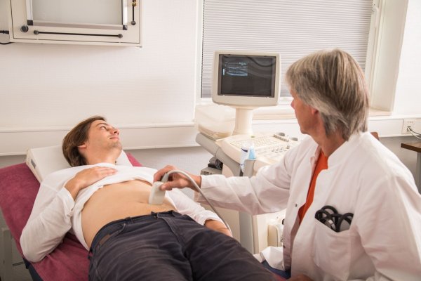 Wie geht es dem Bauch? Ein Ziel der elektronischen Patientenakte ist es, unnötige Doppeluntersuchungen zu vermeiden. - © Christin Klose/dpa-tmn